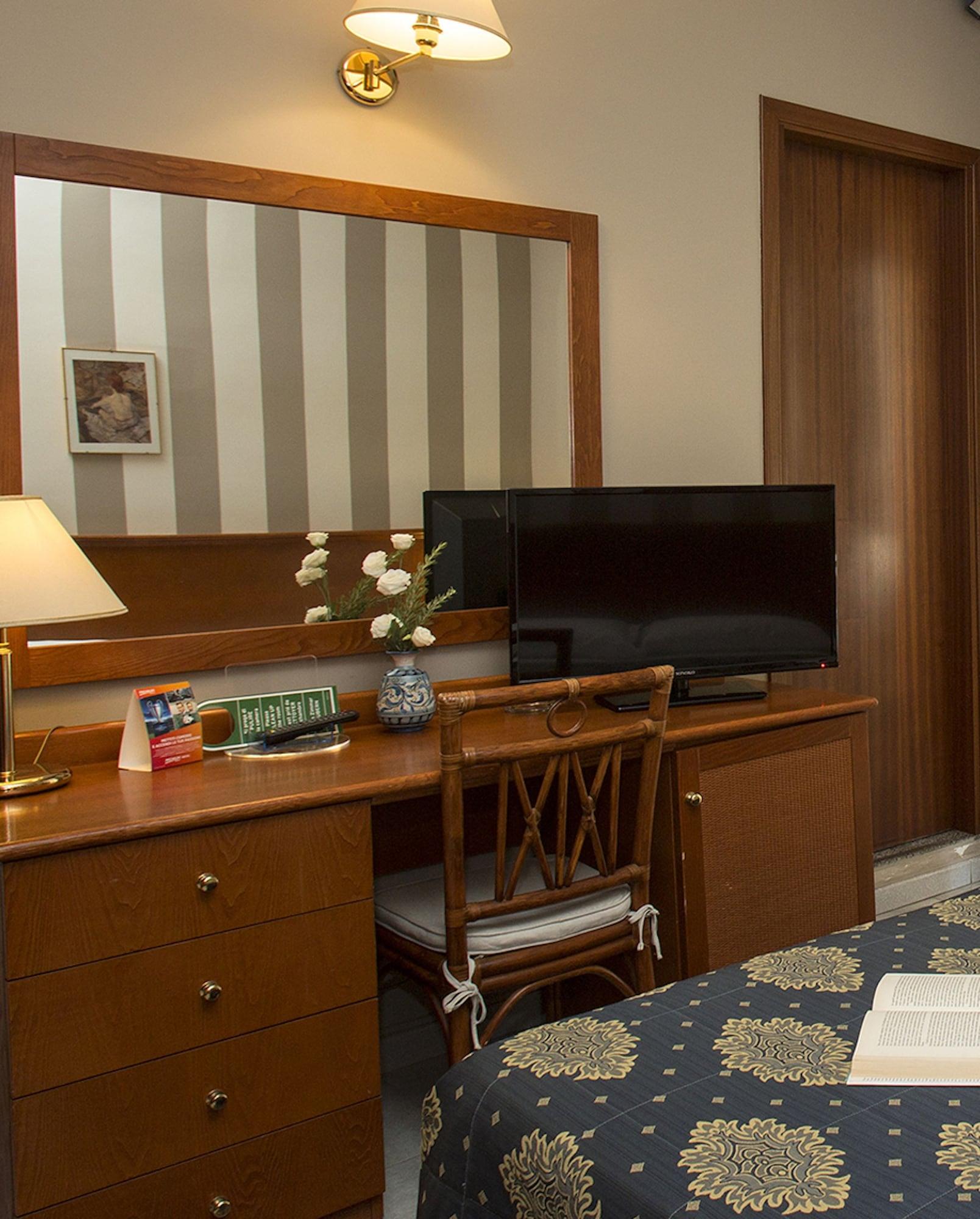Hotel Redebora Torregrotta Екстер'єр фото