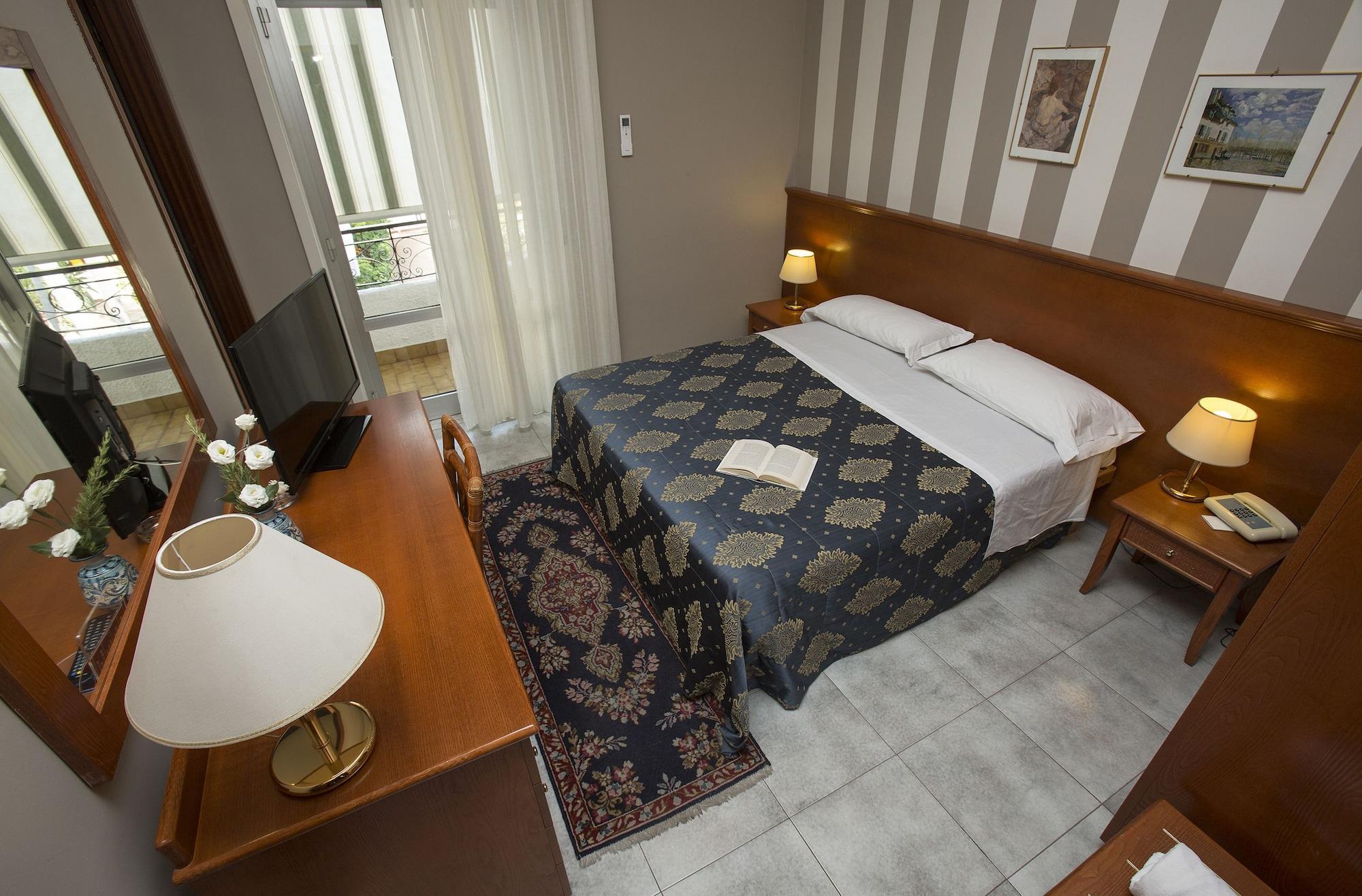Hotel Redebora Torregrotta Екстер'єр фото