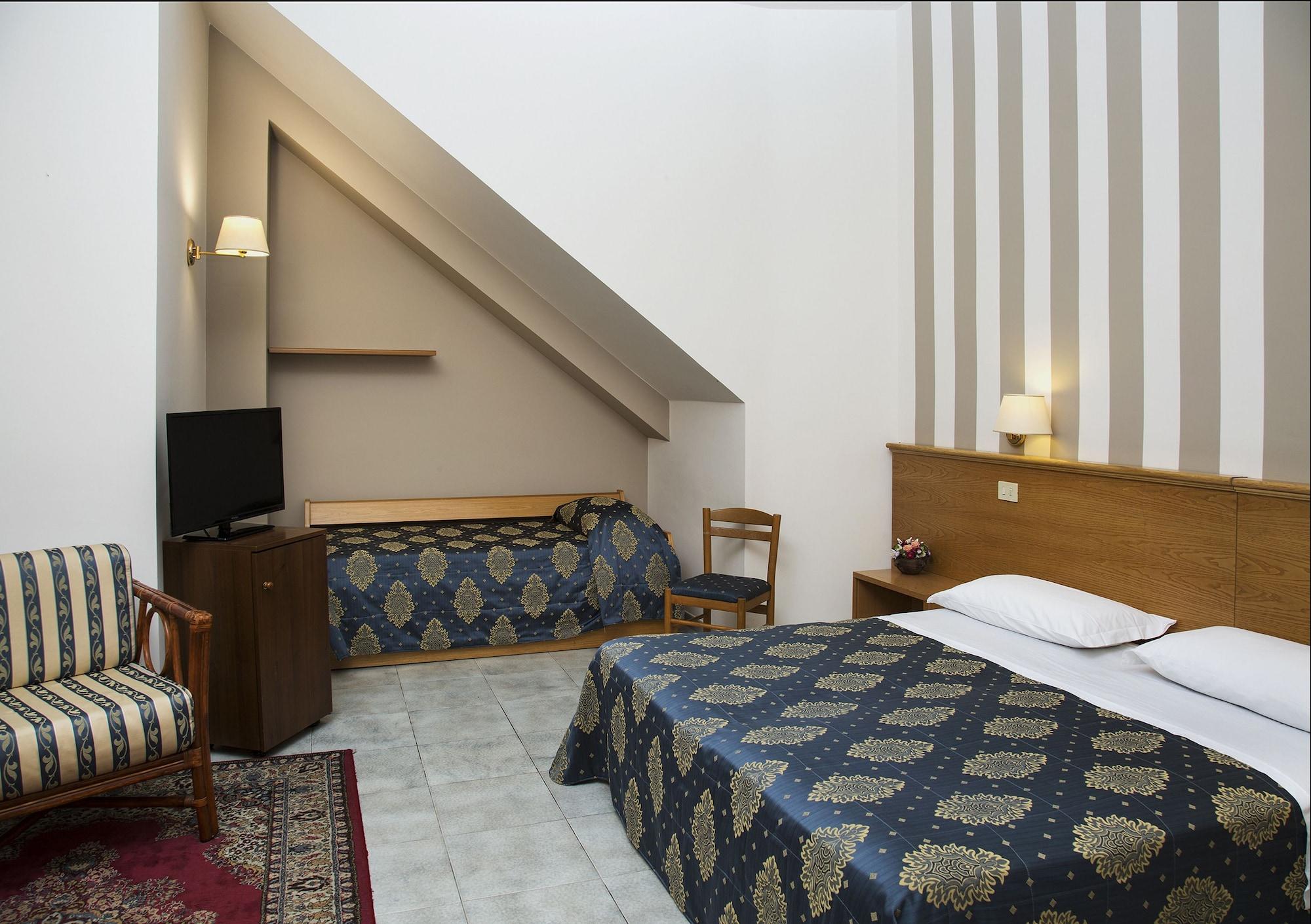 Hotel Redebora Torregrotta Екстер'єр фото