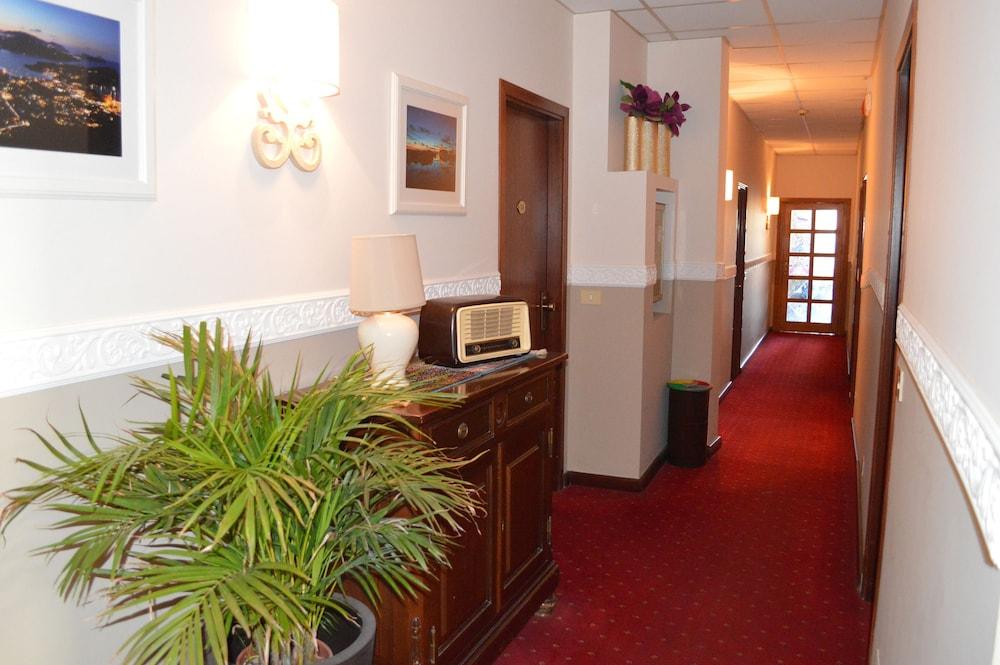 Hotel Redebora Torregrotta Екстер'єр фото