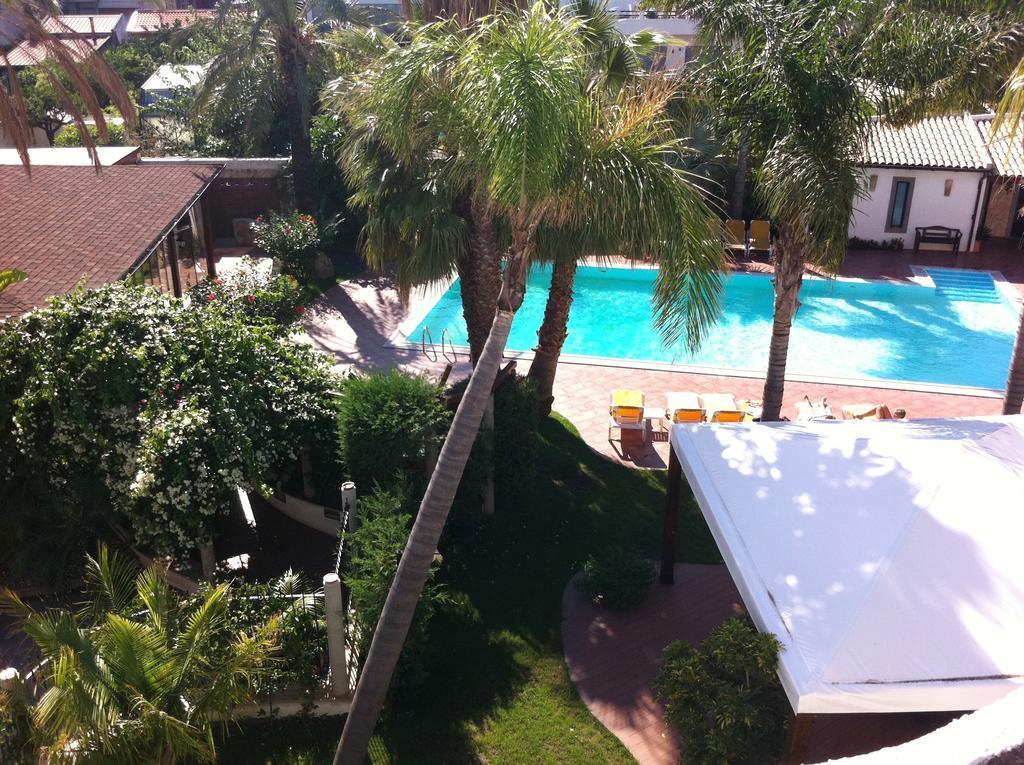 Hotel Redebora Torregrotta Екстер'єр фото
