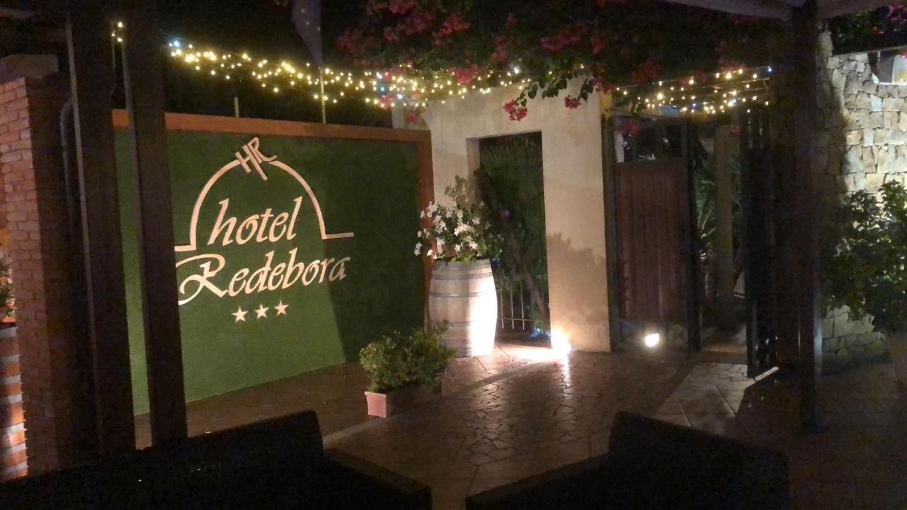 Hotel Redebora Torregrotta Екстер'єр фото