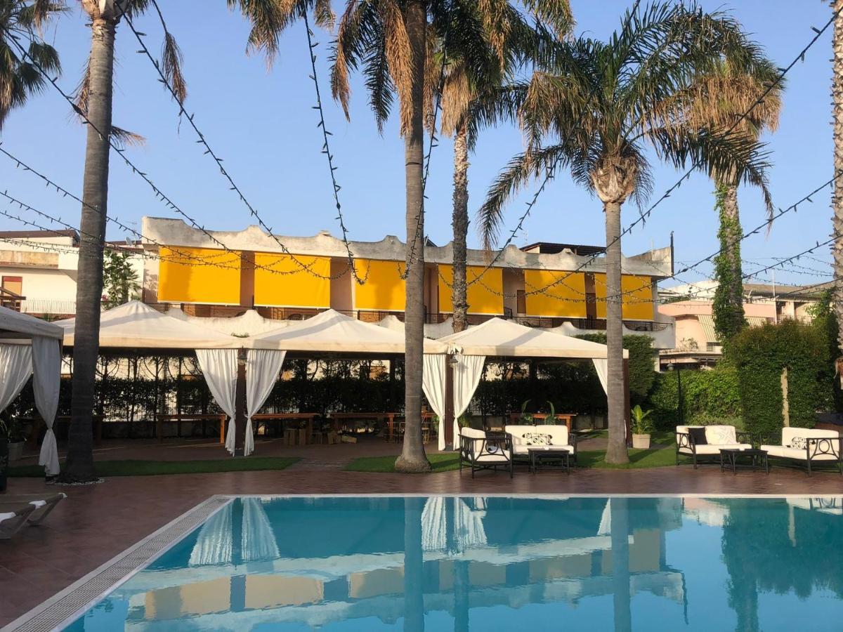 Hotel Redebora Torregrotta Екстер'єр фото